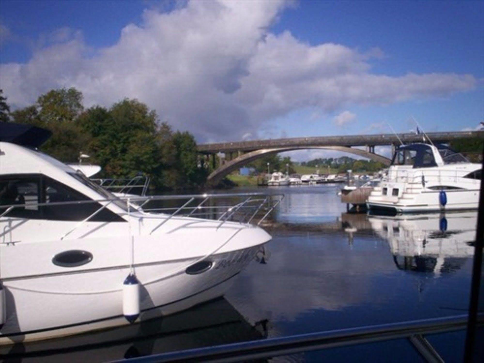 Carrybridge Lakeside Lodge 에니스킬런 외부 사진